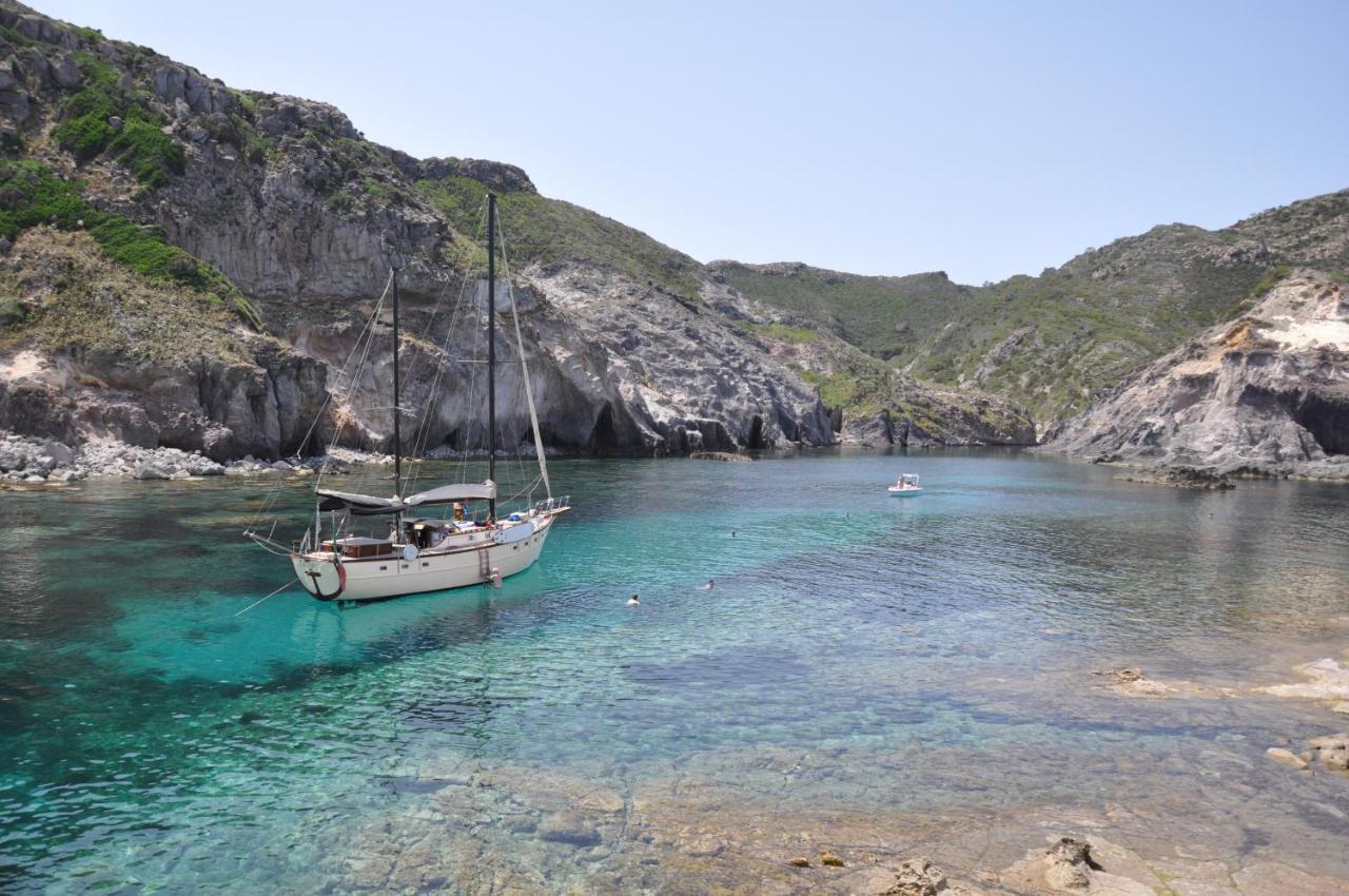 Lu' Hotel Maladroxia Sant'Antìoco Eksteriør billede